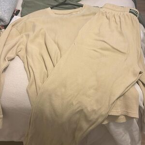 Daily drills thermal set in sand worn once! Size xs/s